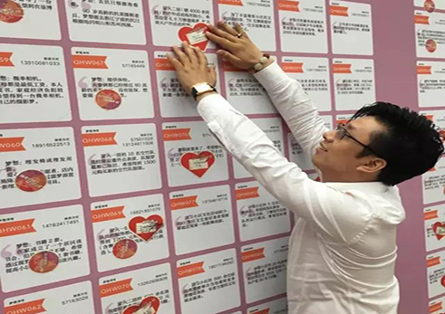 張學旺董事長參加奉賢區(qū)組織的“圓夢行動在賢城”愛心集市活動